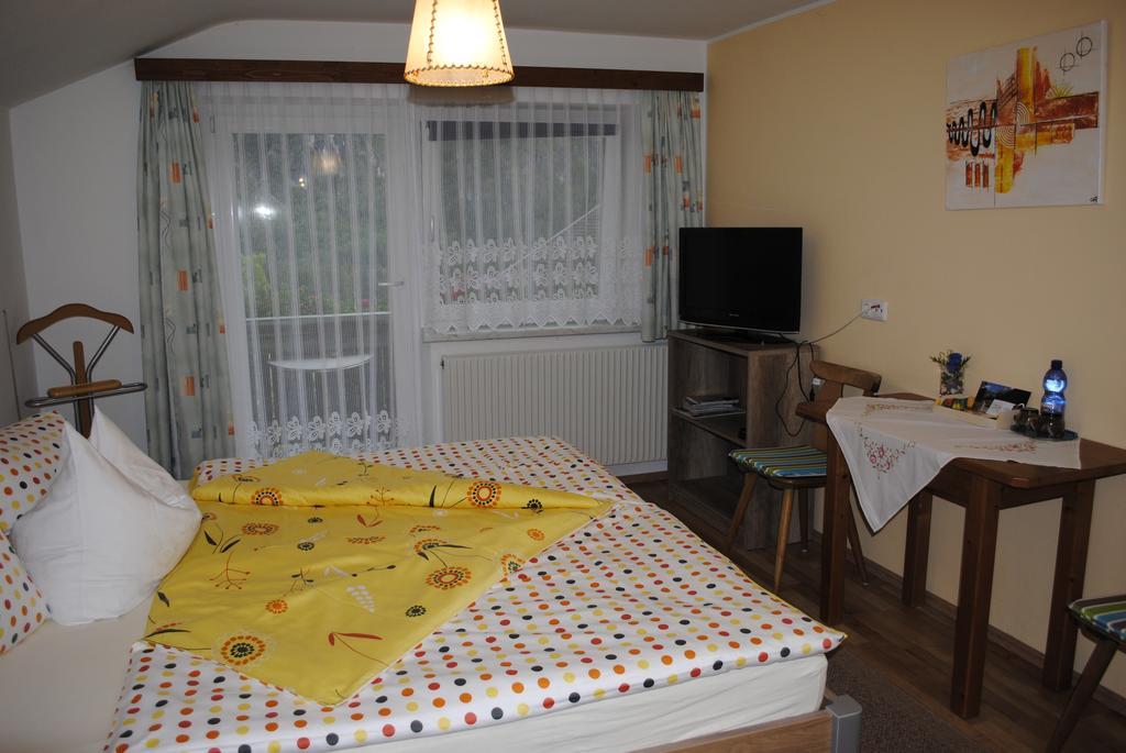 Haus Eder Burgi Hotel Nikolsdorf Esterno foto